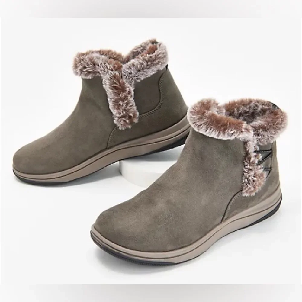 Clarks Cloudsteppers Breeze Fur Faux Fur Slip-On Boots